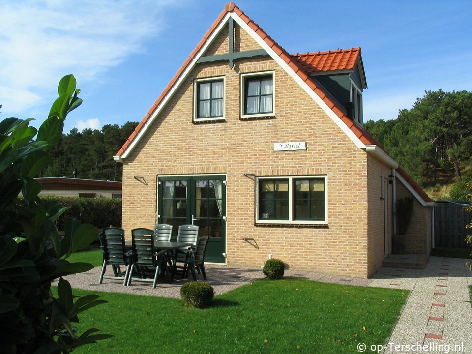 Buitenaanzicht `t Land (West) Buitenaanzicht `t Land (West)